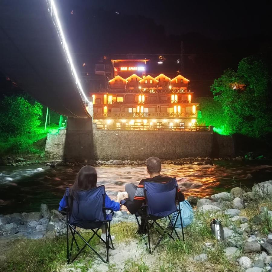 Otelin gece görünümü